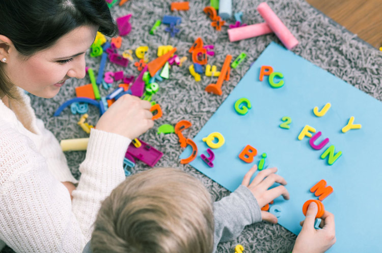 بازی با حروف الفبا با کودک