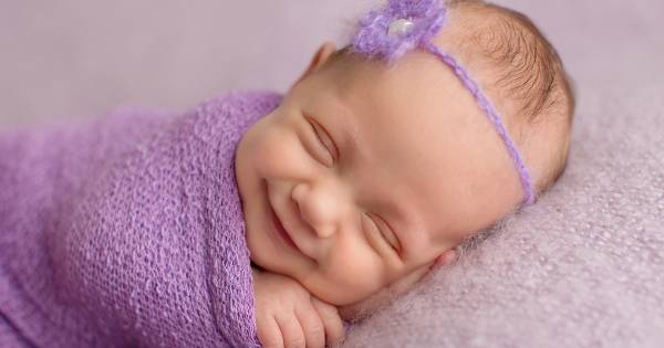  علت خنده نوزاد در خواب