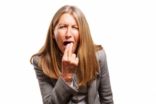 تلخی دهان در بارداری از کی شروع میشود تلخی دهان