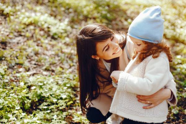 بررسی علل عادات بد کودکان صمیمیت با کودک