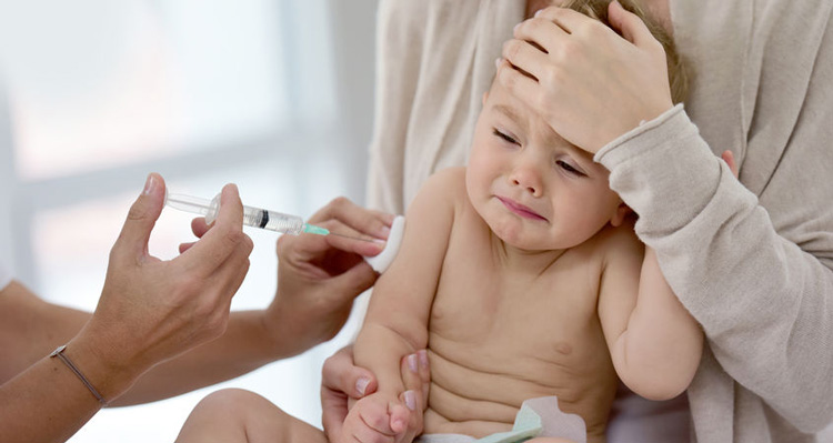 تزریق واکسن و تب نوزاد