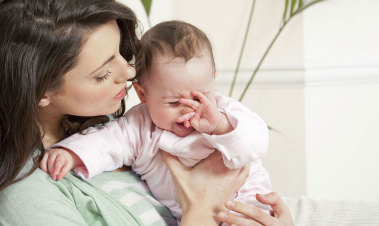 توجه به گریه نوزاد در هنگام شیردهی