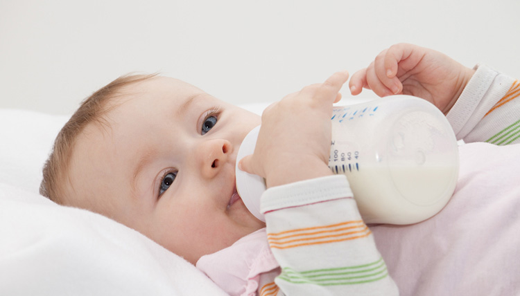 حساسیت نوزاد به شیر گاو 