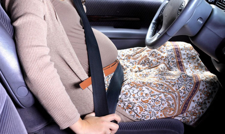 بستن کمر بند ایمنی در حین رانندگی در بارداری