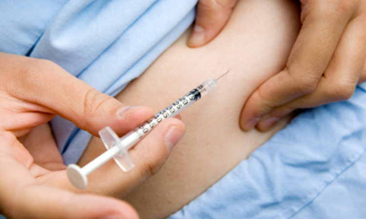 بیماران دیابتی اصولا با تزریق انسولین شناخته می‌شوند