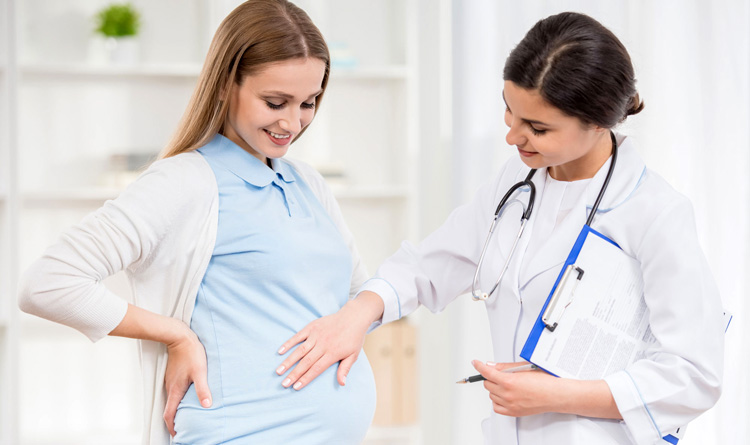 معاینه پزشک در بارداری