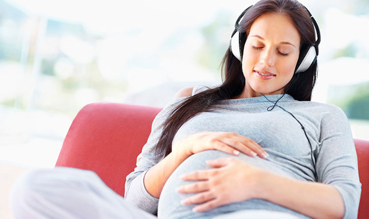 گوش دادن به موسیقی در بارداری