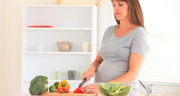تغذیه در دوران بارداری نقش مهمی در پیشگیری از ابتلا به یبوست دارد