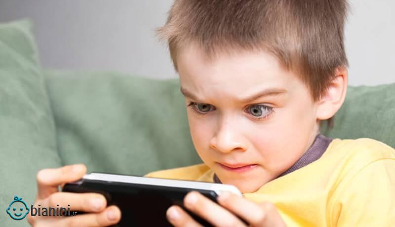 نگذارید فرزندتان به بازی با تبلت یا موبایل عادت کند