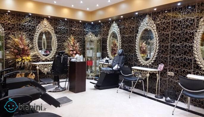 تابلوی یک آرایشگاه زنانه در مشهد