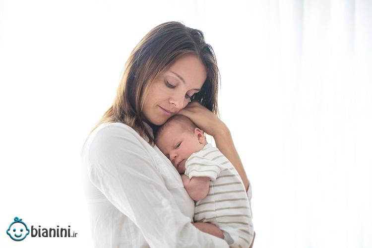 چگونه نوزاد تازه متولد شده را به‌درستی در آغوش بگیرید؟
