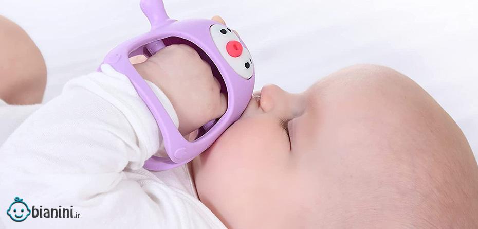 آیا نوزادان هنگام دندان درآوردن بیشتر می‌خوابند؟