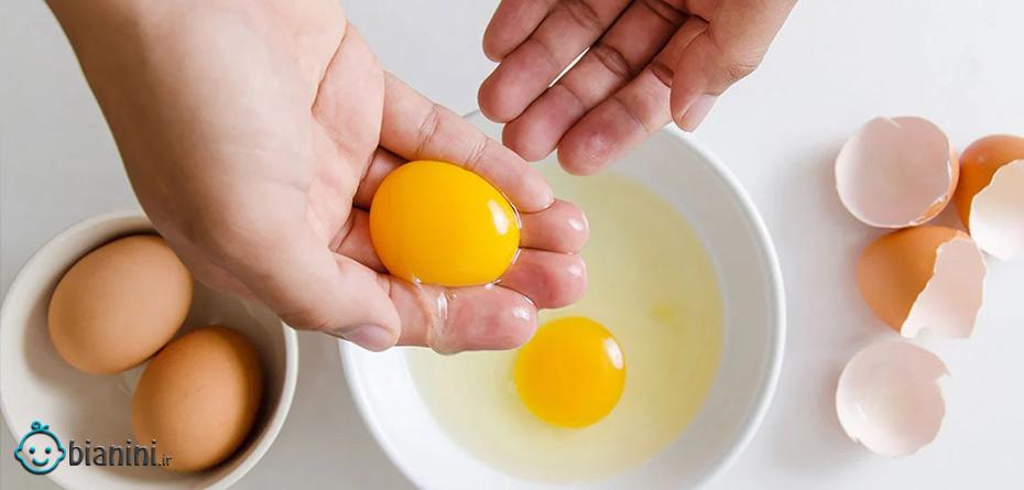 چگونه به نوزاد زرده تخم مرغ بدهیم؟
