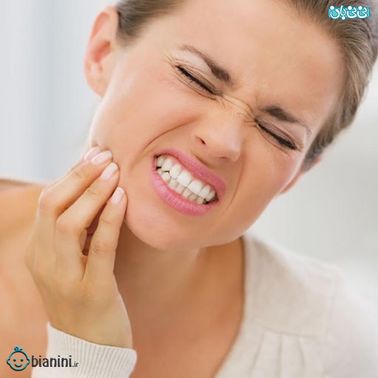 فشار دادن فک در خواب