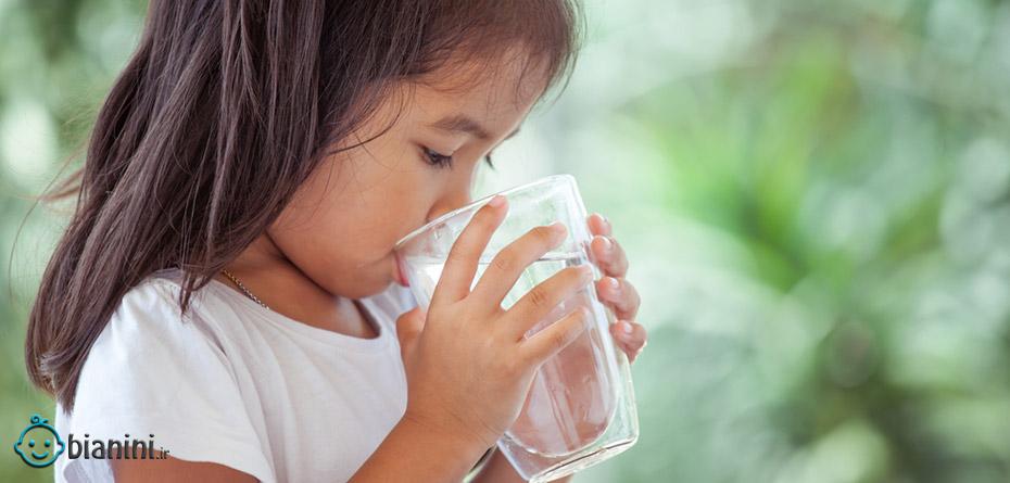 آیا نوشیدن آب سرد برای کودکان مضر است؟