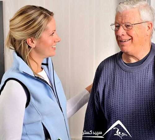 بررسی 10 دلیل برای استخدام پرستار سالمند در منزل