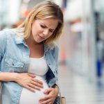 به چه علت در دوران بارداری دچار درد شکمی می‌شویم؟