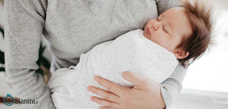 چرا نوزاد تازه متولد شده را تا بغل نکنیم نمی‌خوابند؟