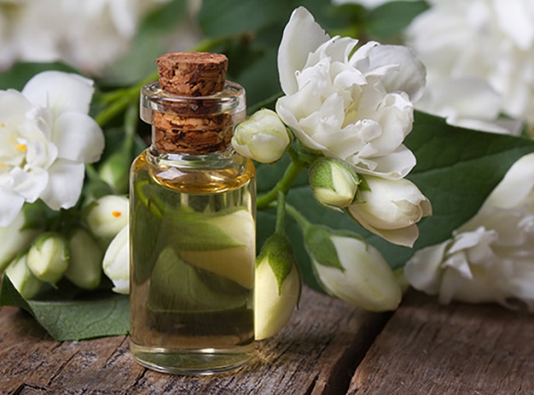خوشبو کردن مو با مواد طبیعی و خانگی