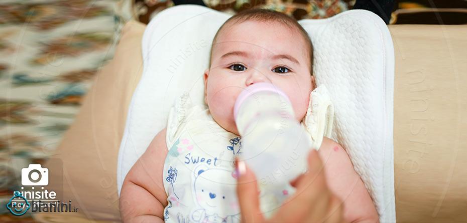 علائم حساسیت نوزاد به شیر چیست؟