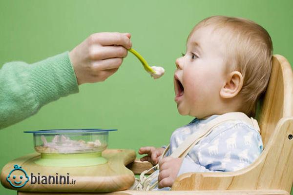 غذای کمکی نوزاد را از چه زمانی شروع کنیم؟