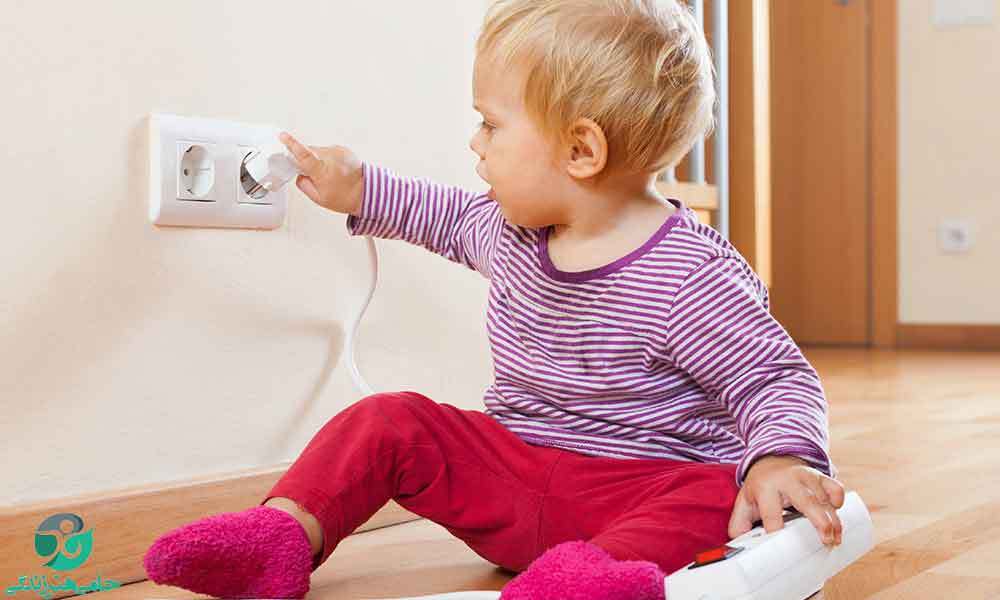 هنگام برق گرفتگی کودک باید چه کارهایی انجام دهیم؟