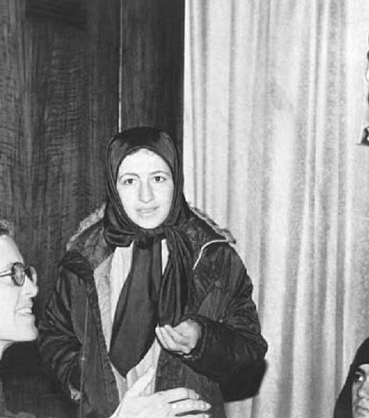 چه شد که در دهه شصت دختران دانشجو به چادر کشدار علاقه‌مند شدند؟